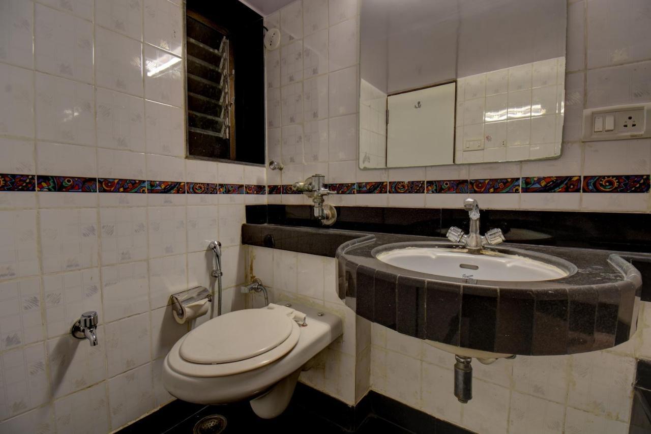 Elite Hotel Lonavala Bagian luar foto