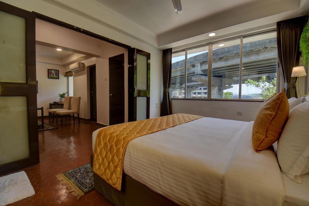 Elite Hotel Lonavala Bagian luar foto