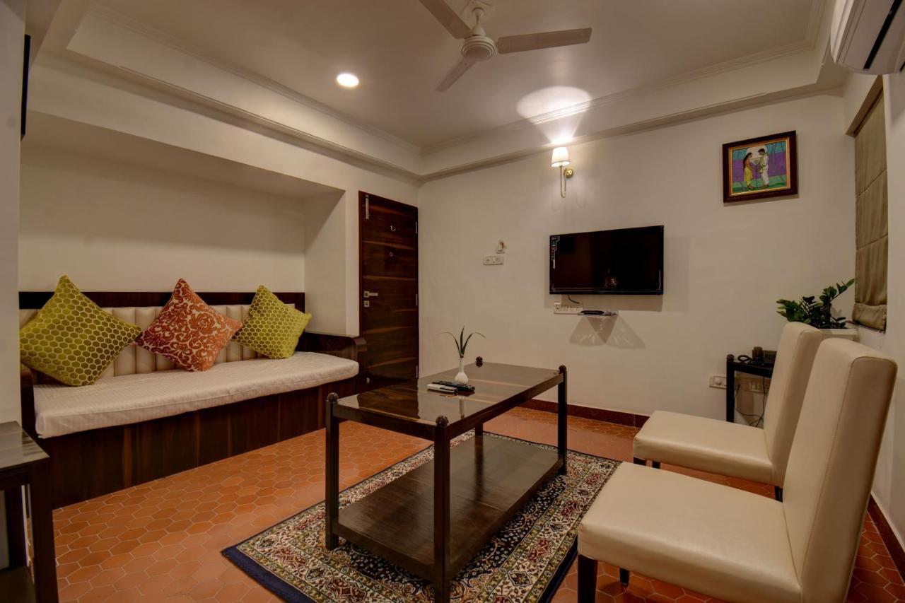 Elite Hotel Lonavala Bagian luar foto