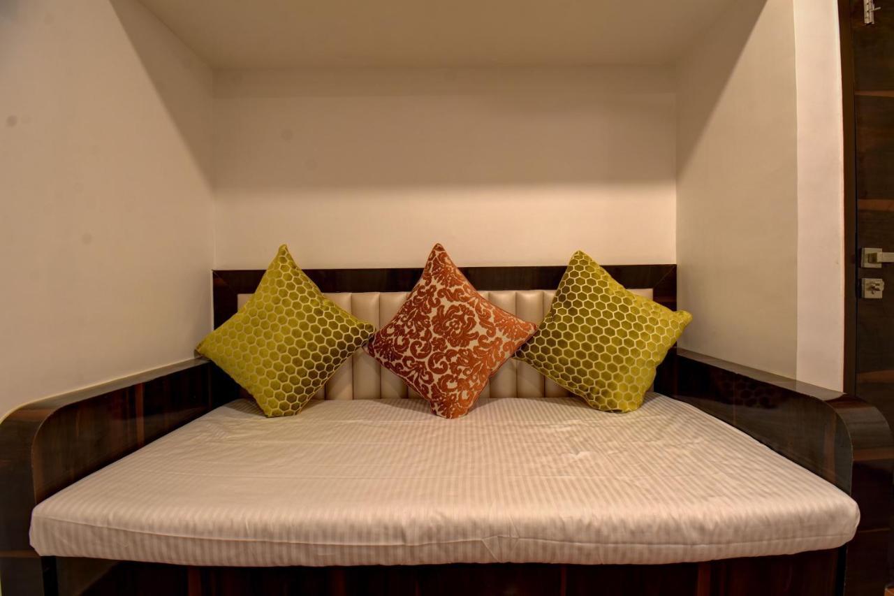 Elite Hotel Lonavala Bagian luar foto