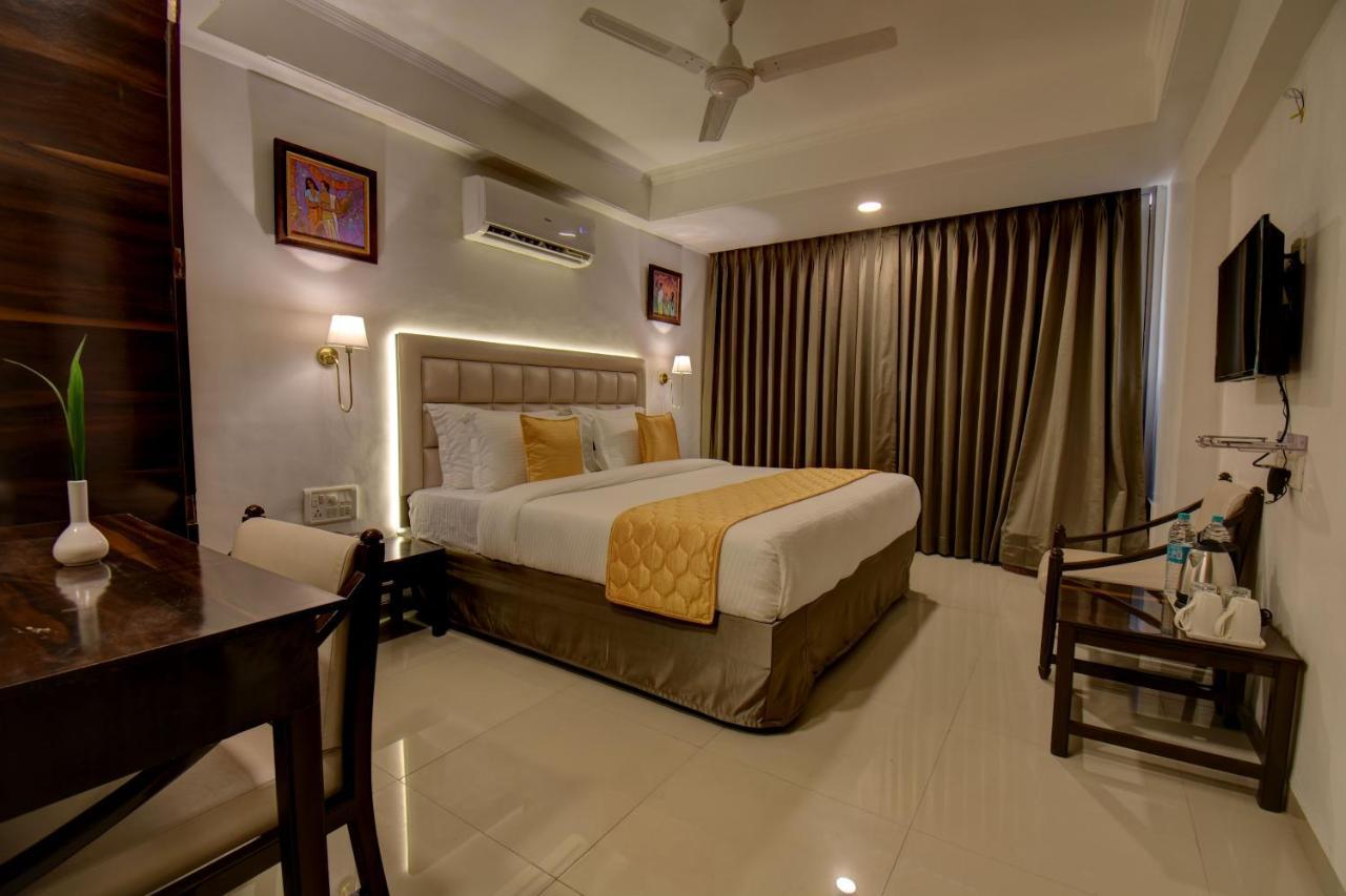 Elite Hotel Lonavala Bagian luar foto