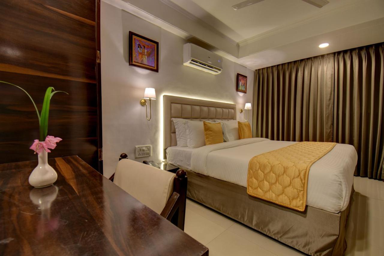 Elite Hotel Lonavala Bagian luar foto