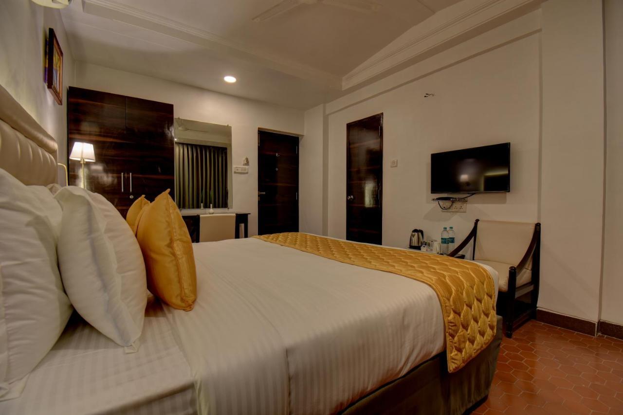 Elite Hotel Lonavala Bagian luar foto